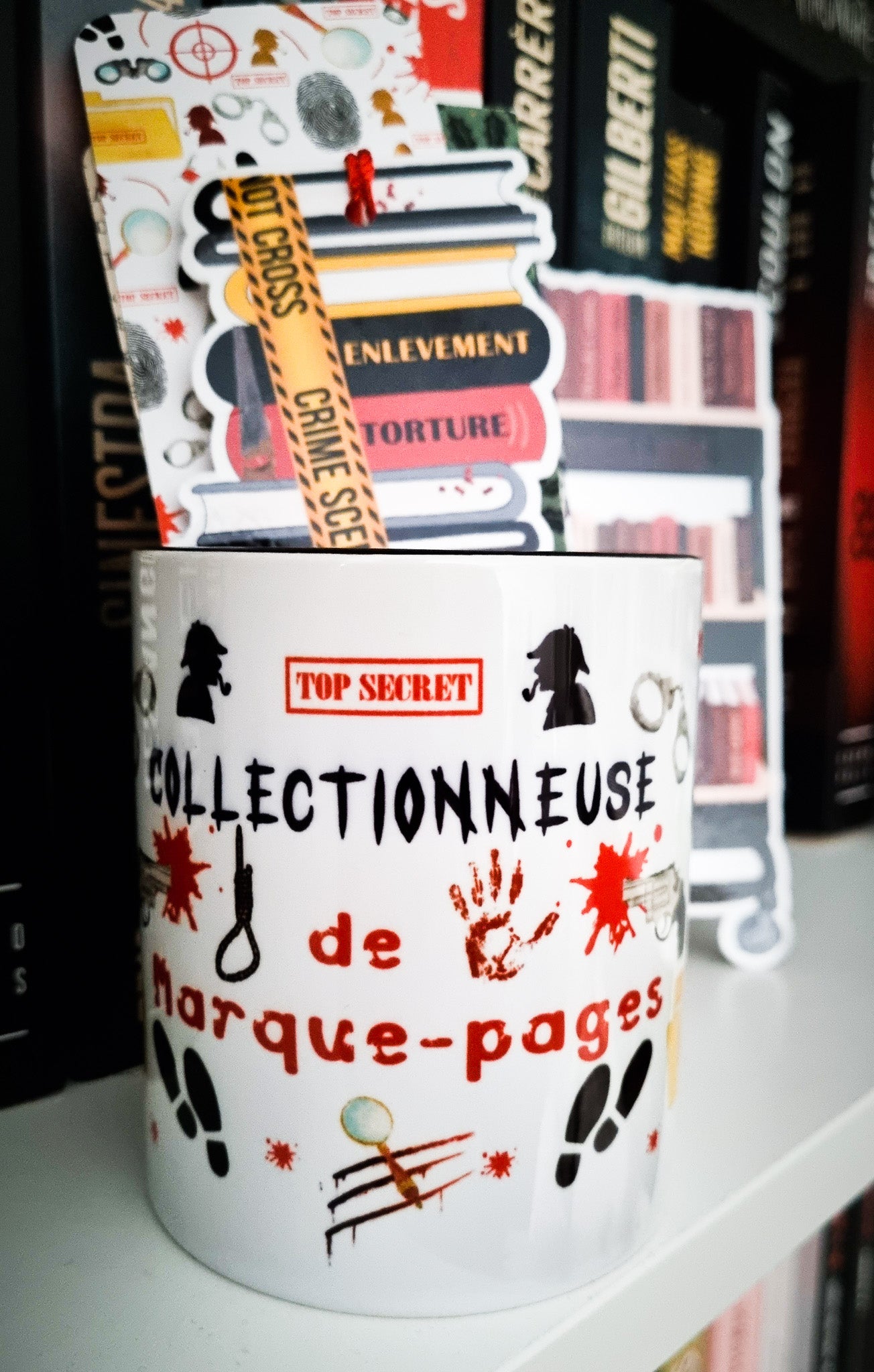 Pot en céramique lecture-Collectionneuse de marque-pages version Thriller-La Papet' Littéraire
