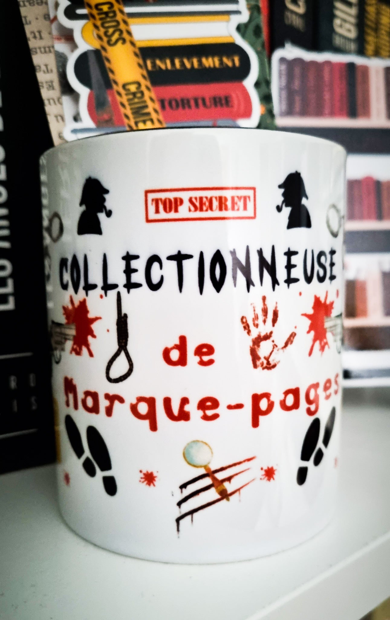 Pot en céramique lecture-Collectionneuse de marque-pages version Thriller-La Papet' Littéraire