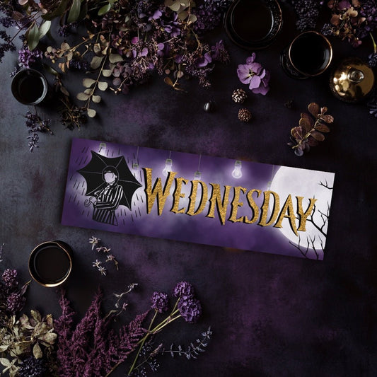 Marque - page Wednesday Addams – Design horizontal gothique violet et doré - La Papet' Littéraire