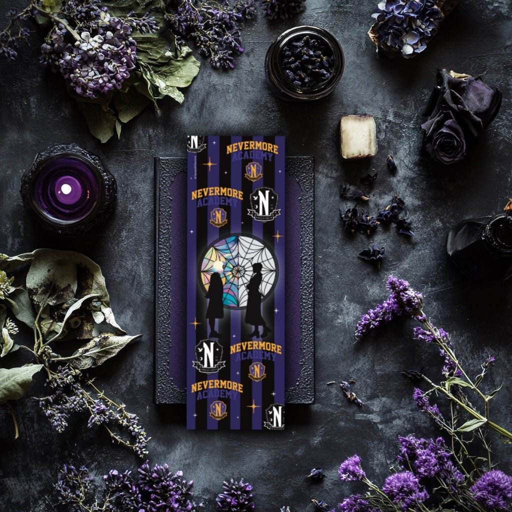 Marque - page Wednesday Addams – Nevermore Academy vitrail gothique - La Papet' Littéraire